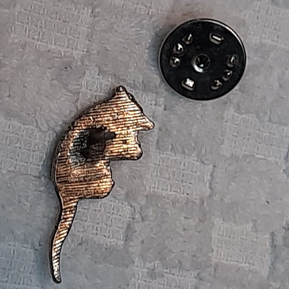Vintage Figural Armadillo Animal metal lapel  tac pin Silver/Pewter-Tone (flat) - Picture 4 of 5